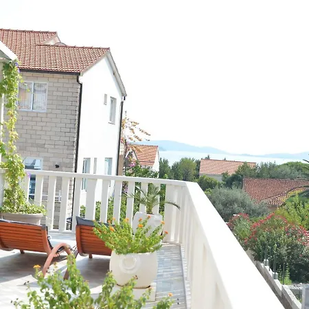 Apartments Dami - 100M From The Sea Orebic Exterior photo